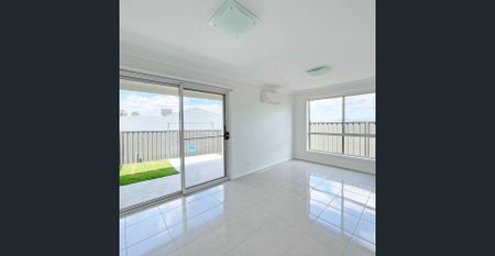 2 BEDROOM TOWNHOUSE - Photo 3