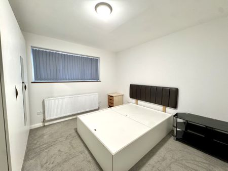 Cygnet Avenue, Greater London, TW14 - Photo 4