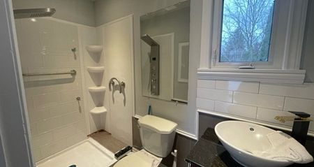 454 Laclie St. #4 Orillia | $1250 per month | Utilities Included - Photo 5