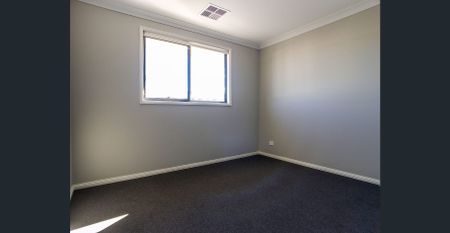 Modern 4-Bedroom Family Home in Sought-After Edmondson Park - Photo 5