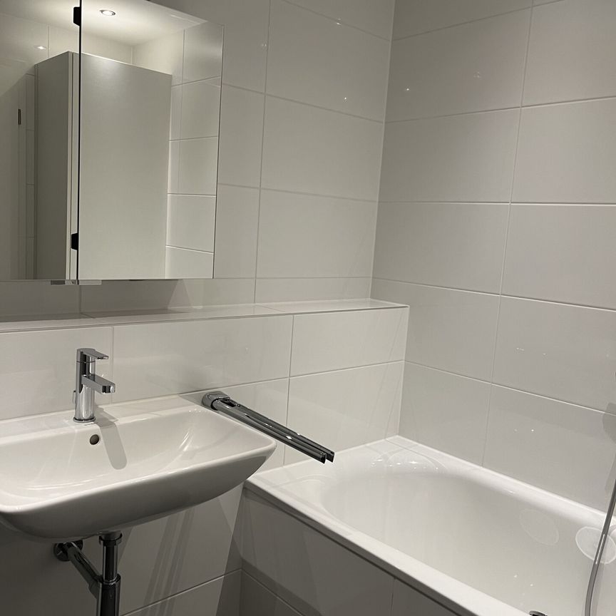 Moderne Neubauwohnung mit Loggia, Terrasse und Garten – inkl. TG-Stellplatz - Photo 1