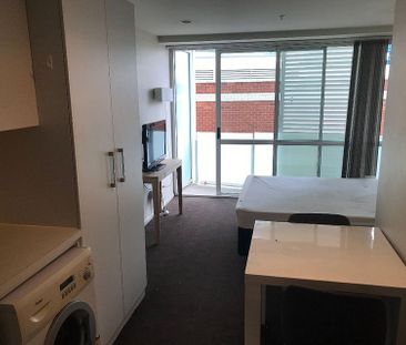 Central Auckland Studio Gem w/ Balcony - Photo 5