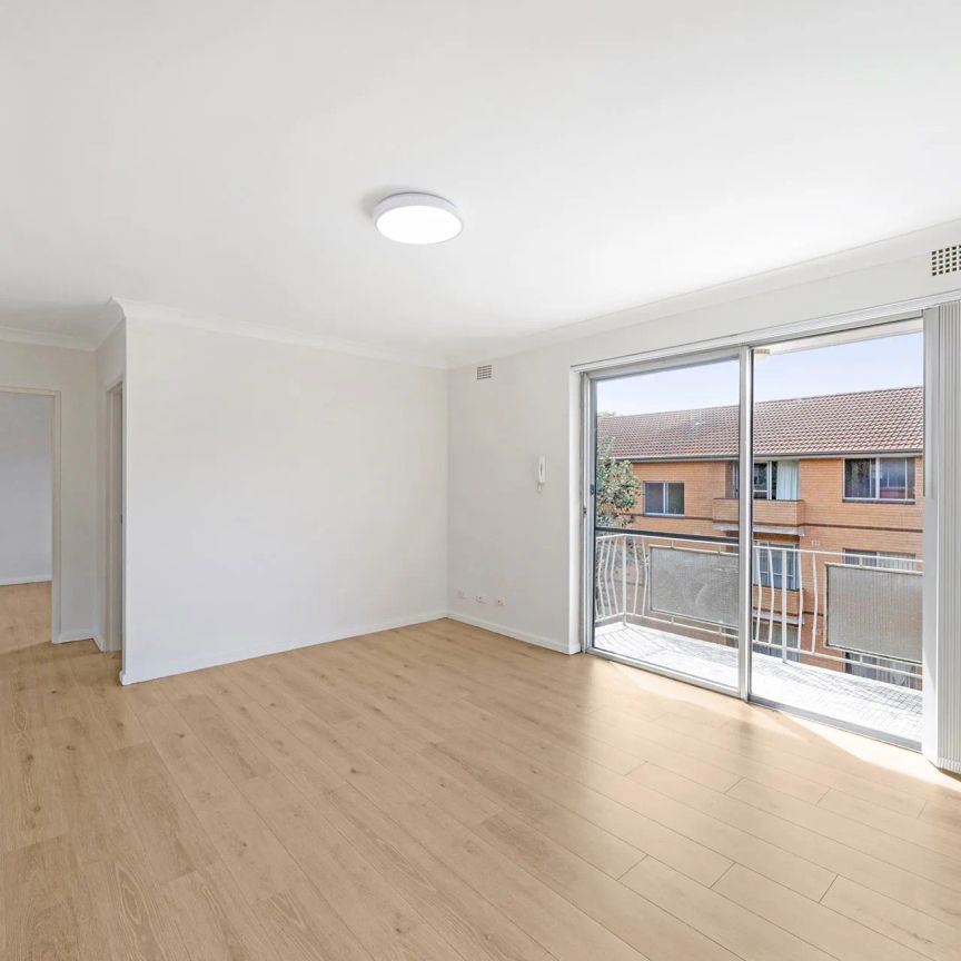 Modern Three Bedroom Apartment! - Photo 1