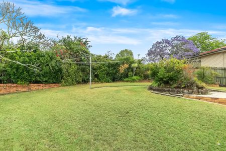 16 Moordale Street, Chapel Hill QLD 4069 - House For Rent - $810 | Domain - Photo 2