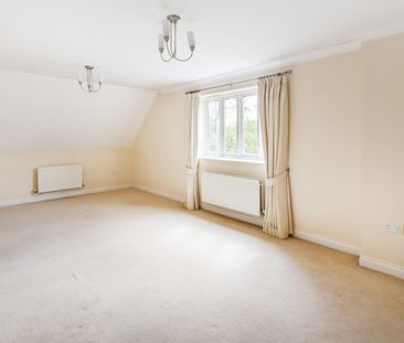Ref: SB - Charlwood Place - Photo 2