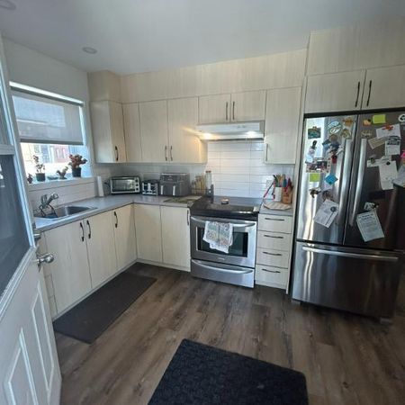 Beau logement 4 1/2 bien éclairé dans le Vieux St-Eustache - Photo 3