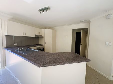 3 Bedroom Townhouse in Prime Coomera Location - Photo 4
