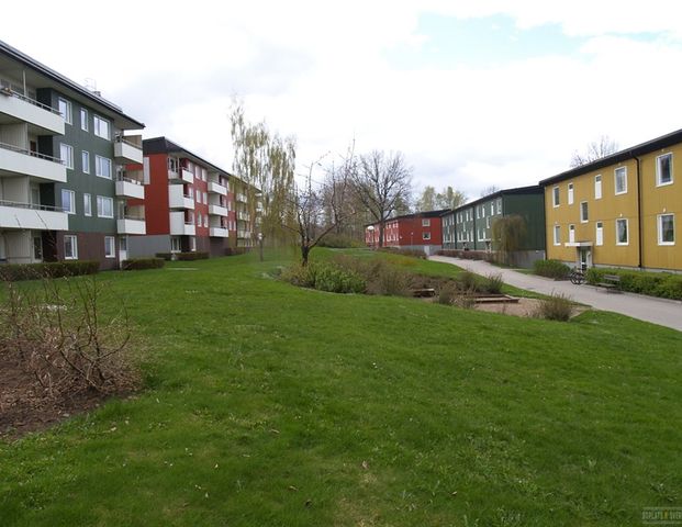 Karlslättsv 9 B - Foto 1