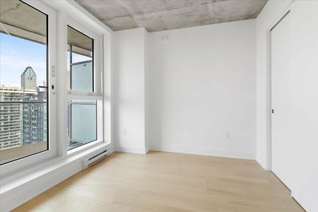 365 Rue St-André, Apt. 1501, QC, CA, Montreal - Photo 4