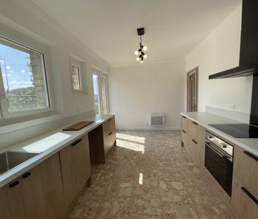 Location Appartement 4 pièces 109m² CARPENTRAS 84200 - Photo 5