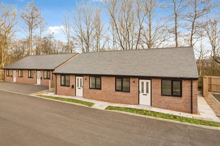 2 bedroom Bungalow To Let - Photo 3