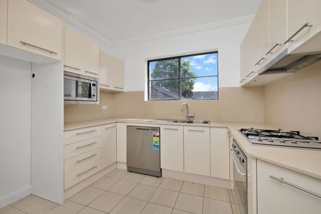 2/86 Belmore Road, 2210, Peakhurst Nsw - Photo 4