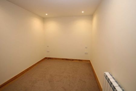 1 bed Flat for rent - Photo 2