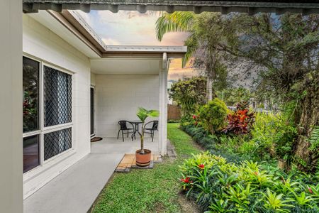 Charming White Rock Family Home on 601sqm - Spacious & Convenient! - Photo 4