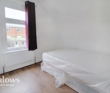 4 bedroom terraced house to rent - Photo 5