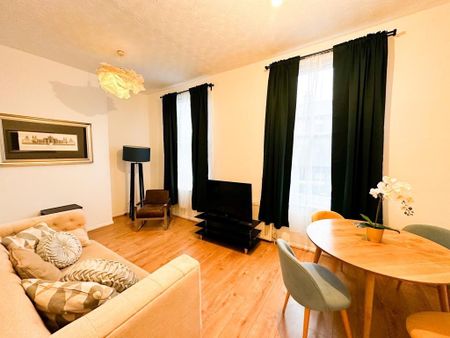 3 Bed Flat, Heyworth Road, E5 - Photo 3
