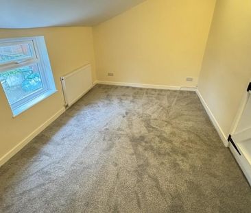 2 bedroom end of terrace house to rent - Photo 3