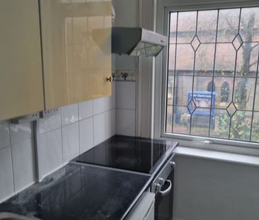 Studio Flat, Francis Road, E10 - Photo 2