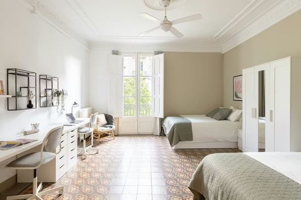 Carrer de Bailèn, Barcelona, Catalonia 08010 - Photo 1