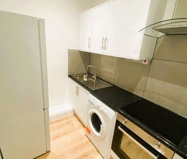 Studio Flat, High Street, N12 - Photo 4