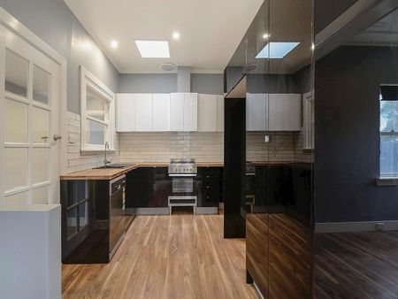 77 Nepean Highway, Mentone VIC 3194 - House For Rent | Domain - Photo 2