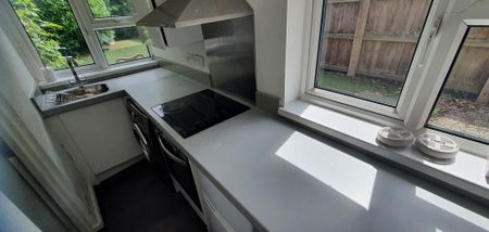 Studio to rent - Photo 2