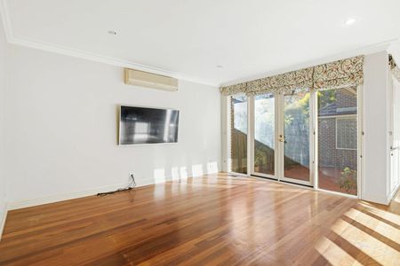 Elegant 4-Bedroom Family Home in Balwyn High Zone - Photo 5