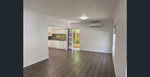 Renovated 3 bed with Air Cond, Floorboard & DLUG - Photo 1
