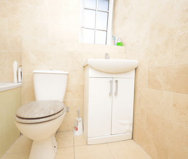 1 bedroom in a flat share to rent - Photo 4