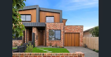 Stunning contemporary oasis in Newtown - Photo 2