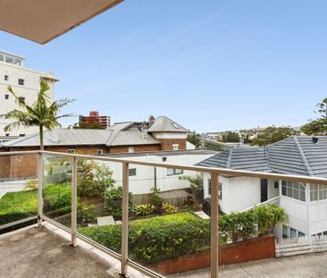 Light-filled living just moments from Manly & Fairlight beach - Photo 5