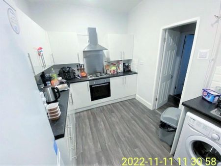 1 bedroom in a house share to rent - Photo 5