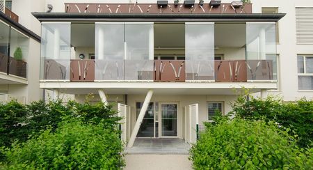 Ce bel appartement avec 2 chambres fermées est situé au 2ème étage d'une résidence récente avec ascenseur. - Photo 2