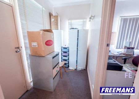 SPACIOUS 4-BEDROOM, 3-BATHROOM HOME IN AN UNBEATABLE CBD LOCATION - Photo 4