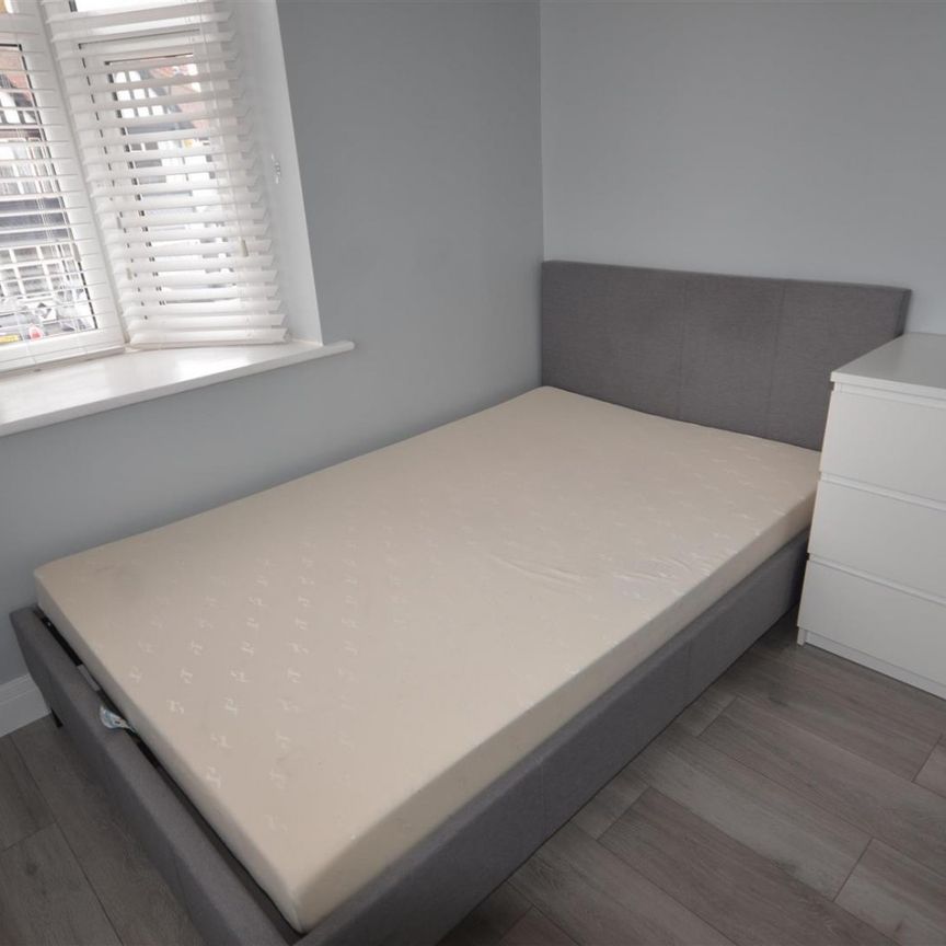 1 bedroom Flat To Let - Photo 1