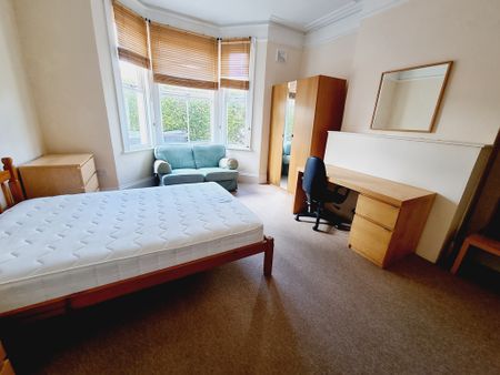 6 Bed Student Accommodation - Photo 5