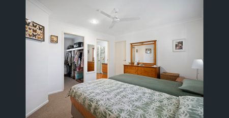 Stunning 4 Bedroom Home with A/C, Pool and 2 Street Access - Photo 2