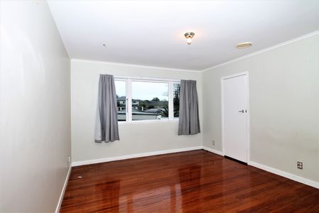 Unit 1, 1 Wattle Road, Sunnyvale, Auckland - Photo 2