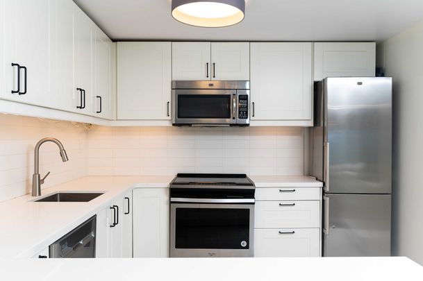 For Lease - 1207 Lorne Park-Coachhous Road, Mississauga, Ontario - Photo 1