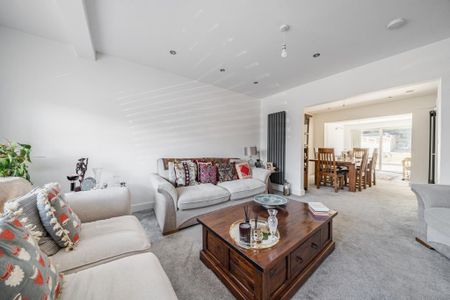 5 bedroom semi-detached house to rent - Photo 2