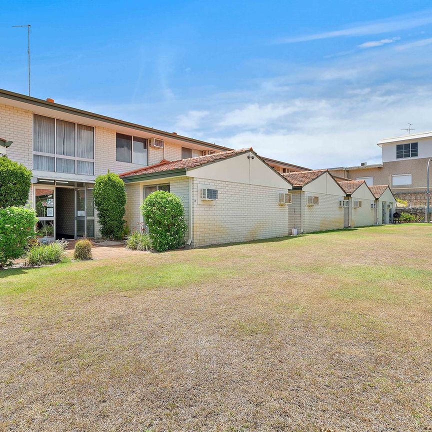 Convenience at Your Doorstep - Photo 1