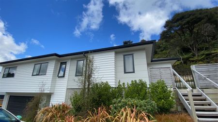 Wainuiomata Living - Photo 2
