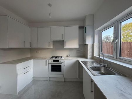 4 bedroom terraced house to rent - Photo 4