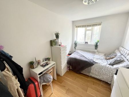 3 Bed Flat, Hawkesworth House, SW4 - Photo 4