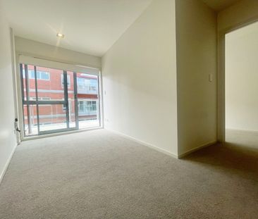 Cosy Newly Renovated on bedroom Apartment in Prime St Lukes Location - Photo 1