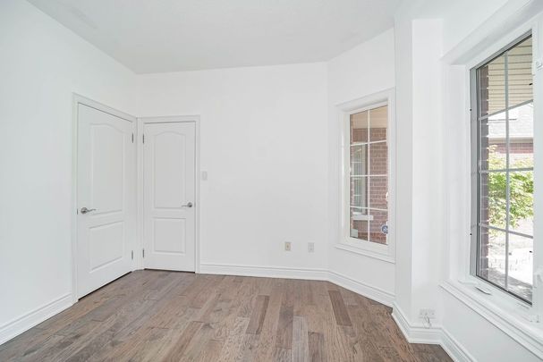 For Lease - 618 Foxcroft Boulevard, Newmarket, Ontario - Photo 1