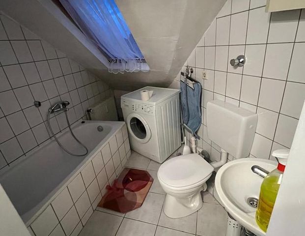 Möbilierte Dachgeschosswohnung Neu Renoviert Familienhaus - Foto 1