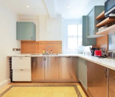 3 bedroom flat in Charing Cross - Photo 5