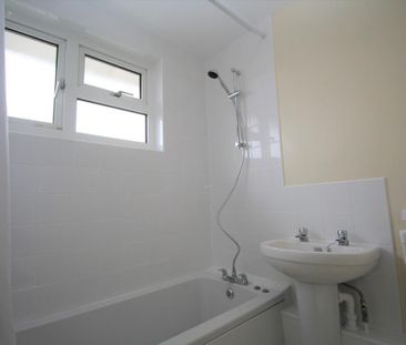 2 bedroom penthouse to rent - Photo 3