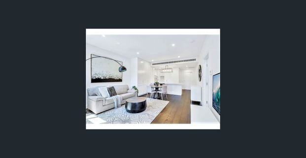 Luxury 1 Bedroom Apartment - Photo 1